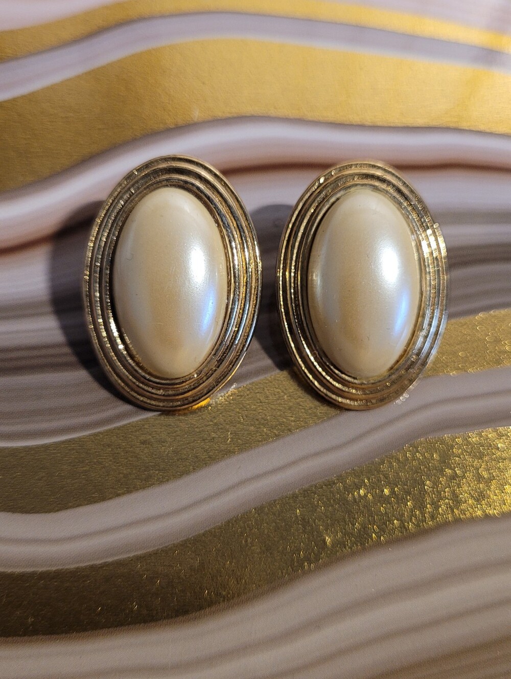 Vintage Gold-Tone Pearl Oval Post Back Earrings - Cream